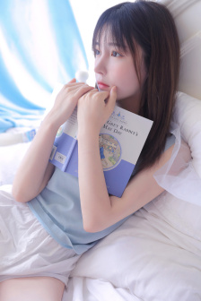亲嘴伸进内衣揉胸口激烈图片